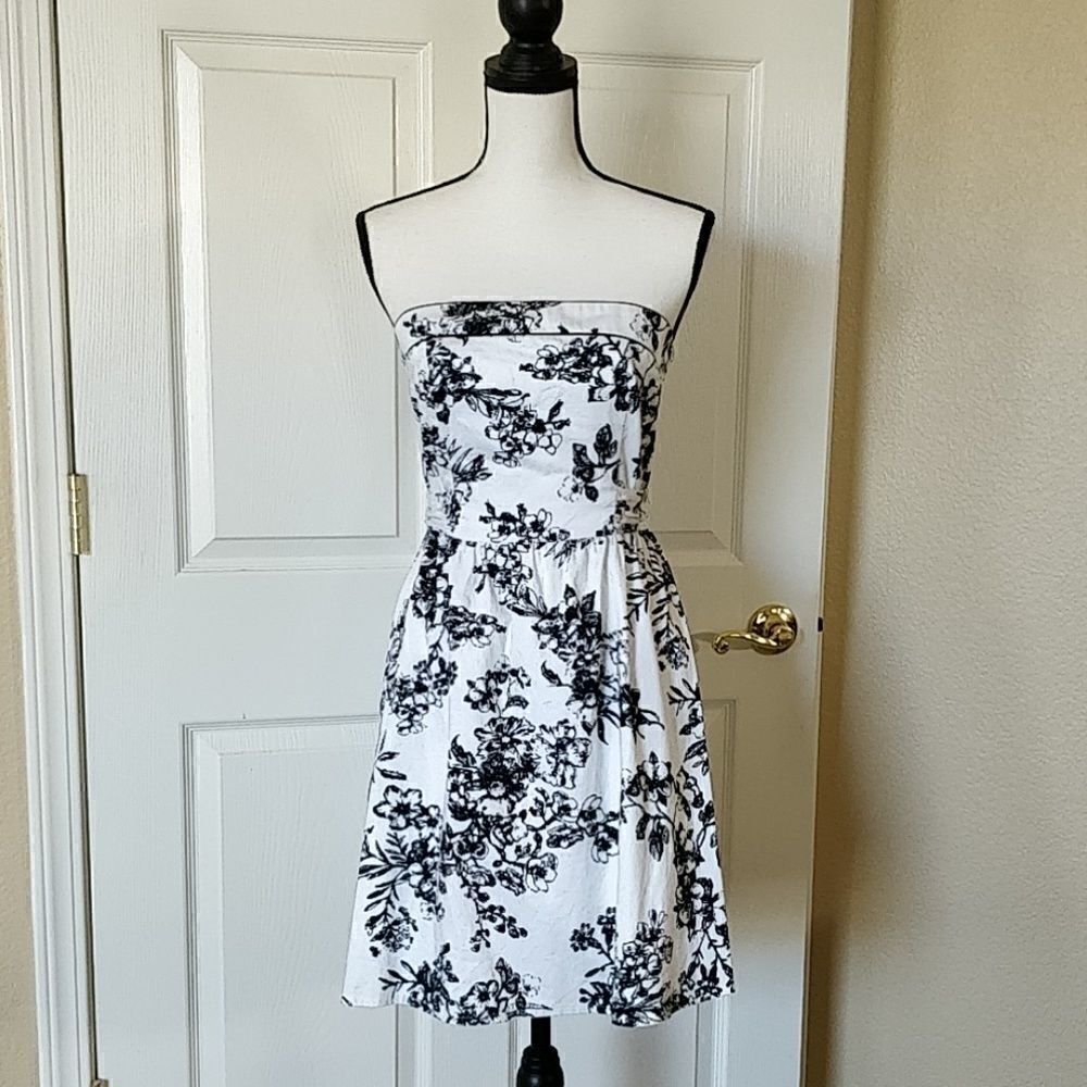 Timeless black & white strapless dress 9/10